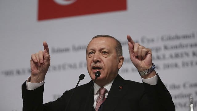 Der türkische Präsident Recep Tayyip Erdogan hatte vergangene Woche eine Militäroffensive gegen die YPG in Nordsyrien angekündigt. Der türkische Präsident Recep Tayyip Erdogan hatte vergangene Woche eine Militäroffensive gegen die YPG in Nordsyrien angekündigt.