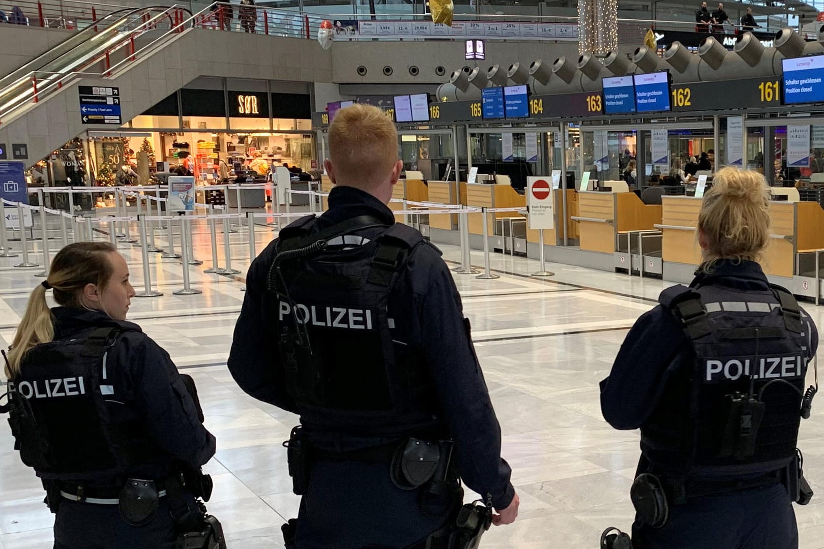 Polizei am Stuttgarter Flughafen
