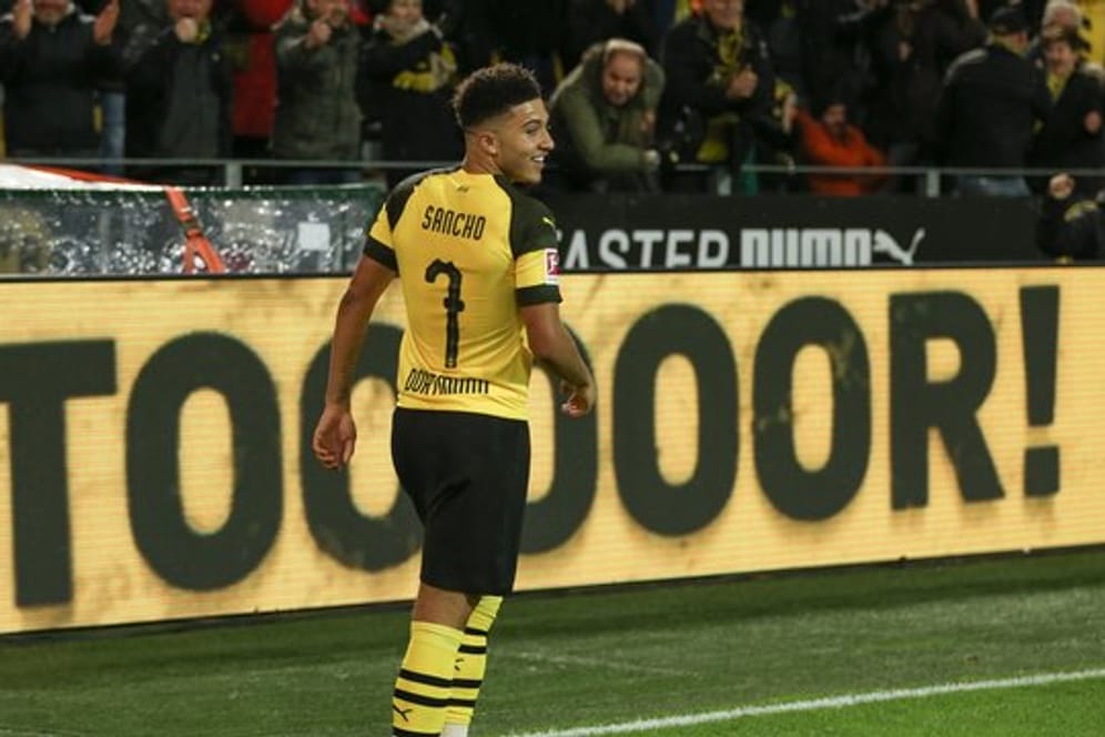 Dortmunds Torschütze Jadon Sancho feiert seinen Treffer zum 1:0 gegen Mönchengladbach.