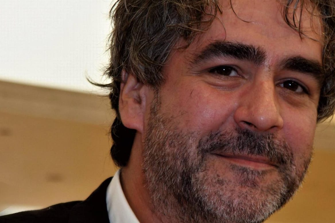 Deniz Yücel: Der deutsch-türkische Journalist saß lange in türkischer Haft. Er konnte gehen – viele andere Deutsche werden die Feiertage in türkischen Gefängnissen verbringen.