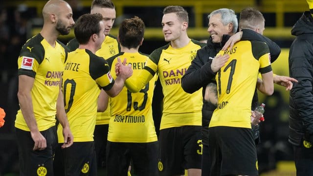 Dortmunds Trainer Lucien Favre (2. Dortmunds Trainer Lucien Favre (2.