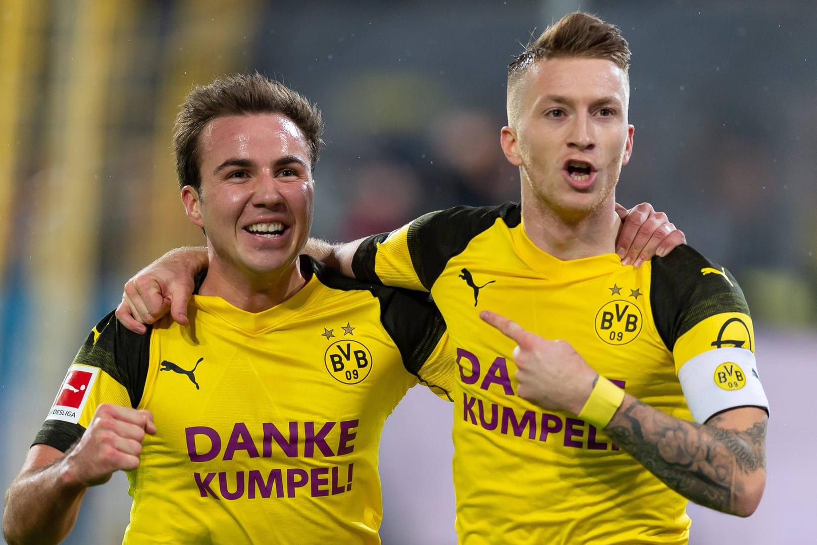 Mario Götze (l.) und Marco Reus: Die BVB-Stars bejubeln den Siegtreffer zum 2:1 gegen Gladbach.