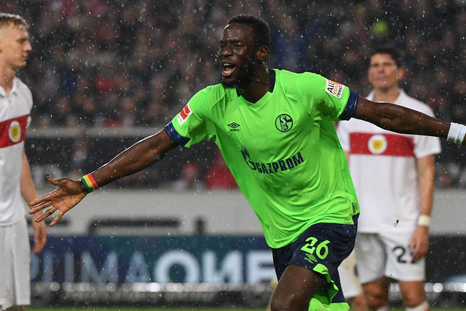 Sieg für die Knappen: Salif Sané (vorne) jubelt über das 2:0.