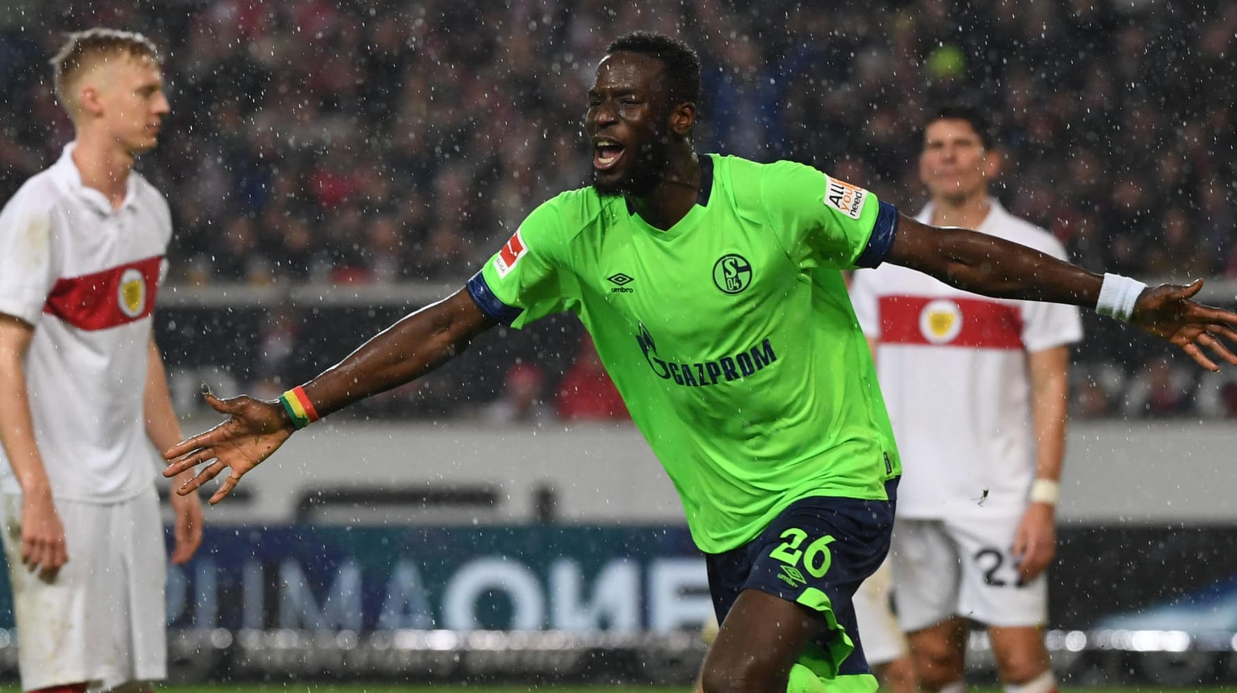 Sieg für die Knappen: Salif Sané (vorne) jubelt über das 2:0.