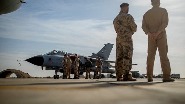 Die USA haben nach Angaben der Regierung begonnen, ihre Soldaten aus Syrien abzuziehen. Die USA haben nach Angaben der Regierung begonnen, ihre Soldaten aus Syrien abzuziehen.