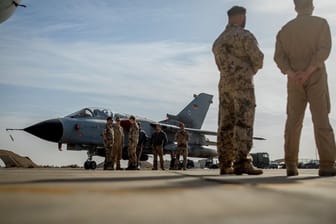 Die USA haben nach Angaben der Regierung begonnen, ihre Soldaten aus Syrien abzuziehen.