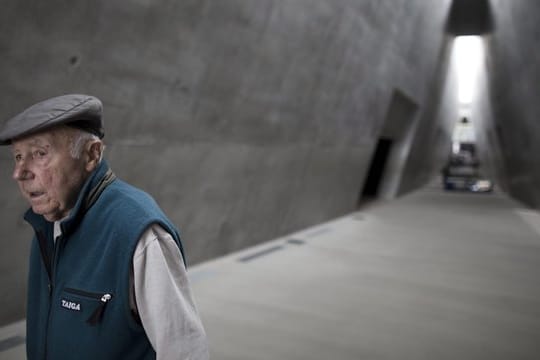 Simcha Rotem beim Besuch der Holocaust-Gedenkstätte Yad Vashem.