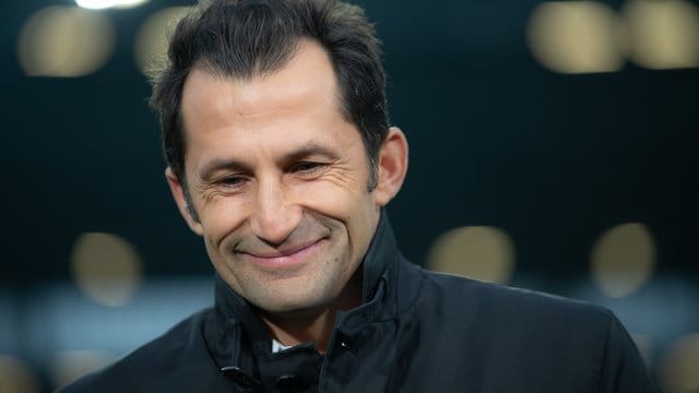 Bayern-Sportdirektor Hasan Salihamidzic äußerte sich nur vage zu möglichen Neuzugängen. Bayern-Sportdirektor Hasan Salihamidzic äußerte sich nur vage zu möglichen Neuzugängen.