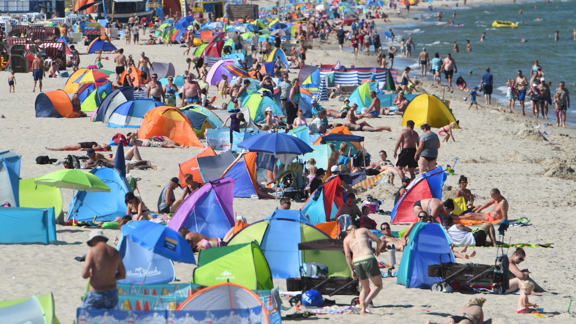 Nicht Mallorca, sondern Usedom: Monatelang war es in Deutschland trocken und sehr warm. Die Ostsee-Urlauber hat es gefreut.