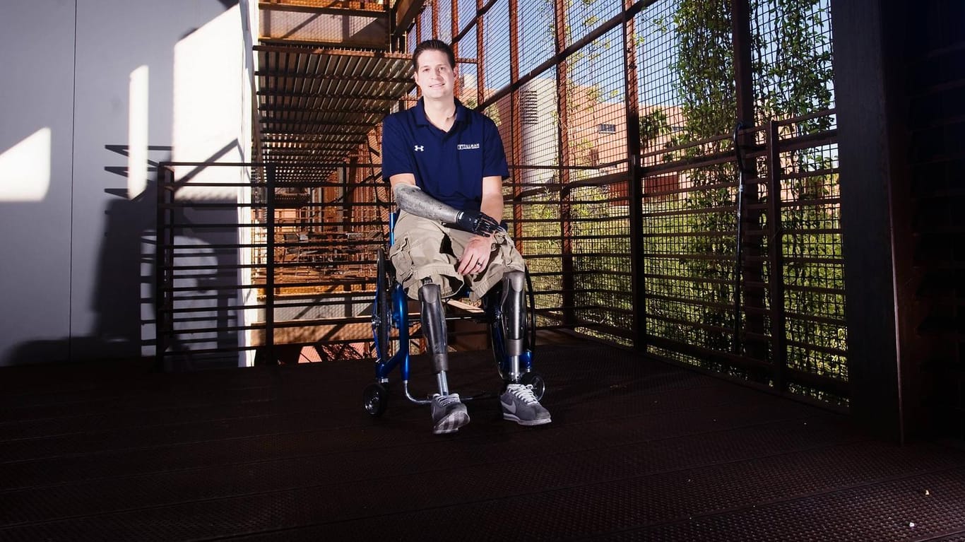 Brian Kolfage im Rollstuhl: Der Air-Force-Pilot verlor 2004 bei einem Einsatz im Irak beide Beine und einen Teil seines Arms.