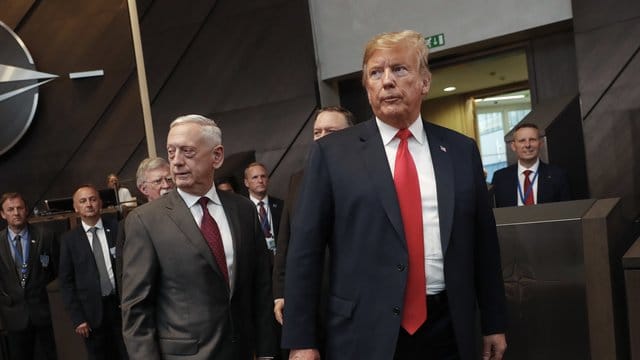 Donald Trump und sein bisheriger Verteidigungsminister Jim Mattis (l. Donald Trump und sein bisheriger Verteidigungsminister Jim Mattis (l.