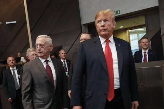 Donald Trump und sein bisheriger Verteidigungsminister Jim Mattis (l.