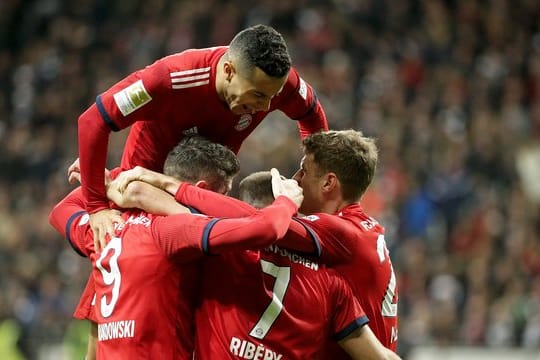 Mit dem 3:0-Sieg bei Eintracht Frankfurt hat der FC Bayern München die Jagd auf die Tabellenführung aufgenommen.