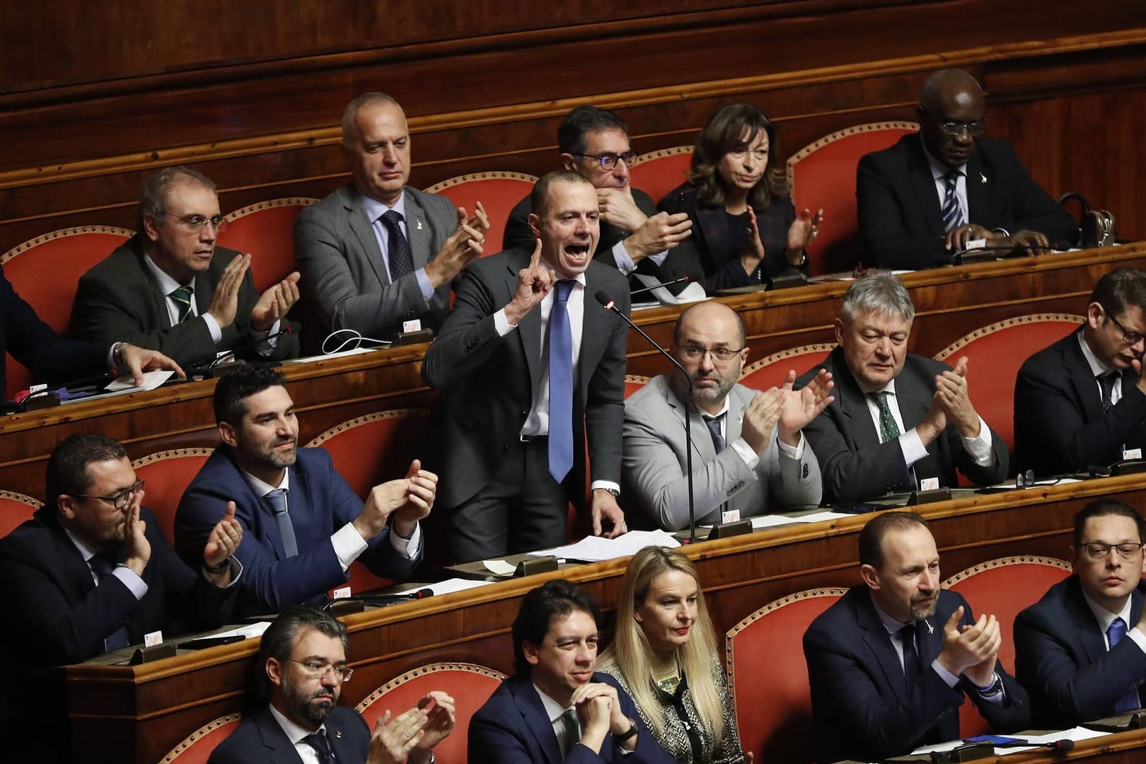Der italienische Senat hat den neuen Haushalt des Landes abgenickt.