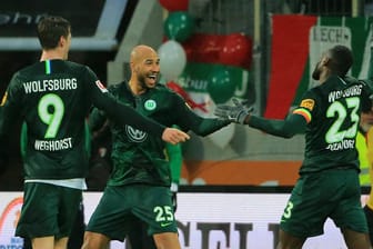 Später Sieg: Die Wolfsburg-Profis bejubeln den Dreier.