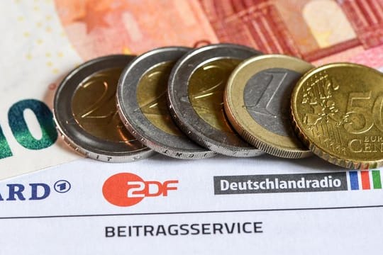 Jeder Haushalt muss monatlich den Rundfunkbeitrag zahlen.