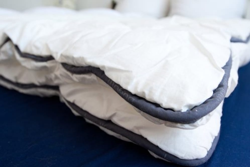 Ist die Bettdecke mit Naturhaar gefüllt, sollte sie regelmäßig gut gelüftet werden.