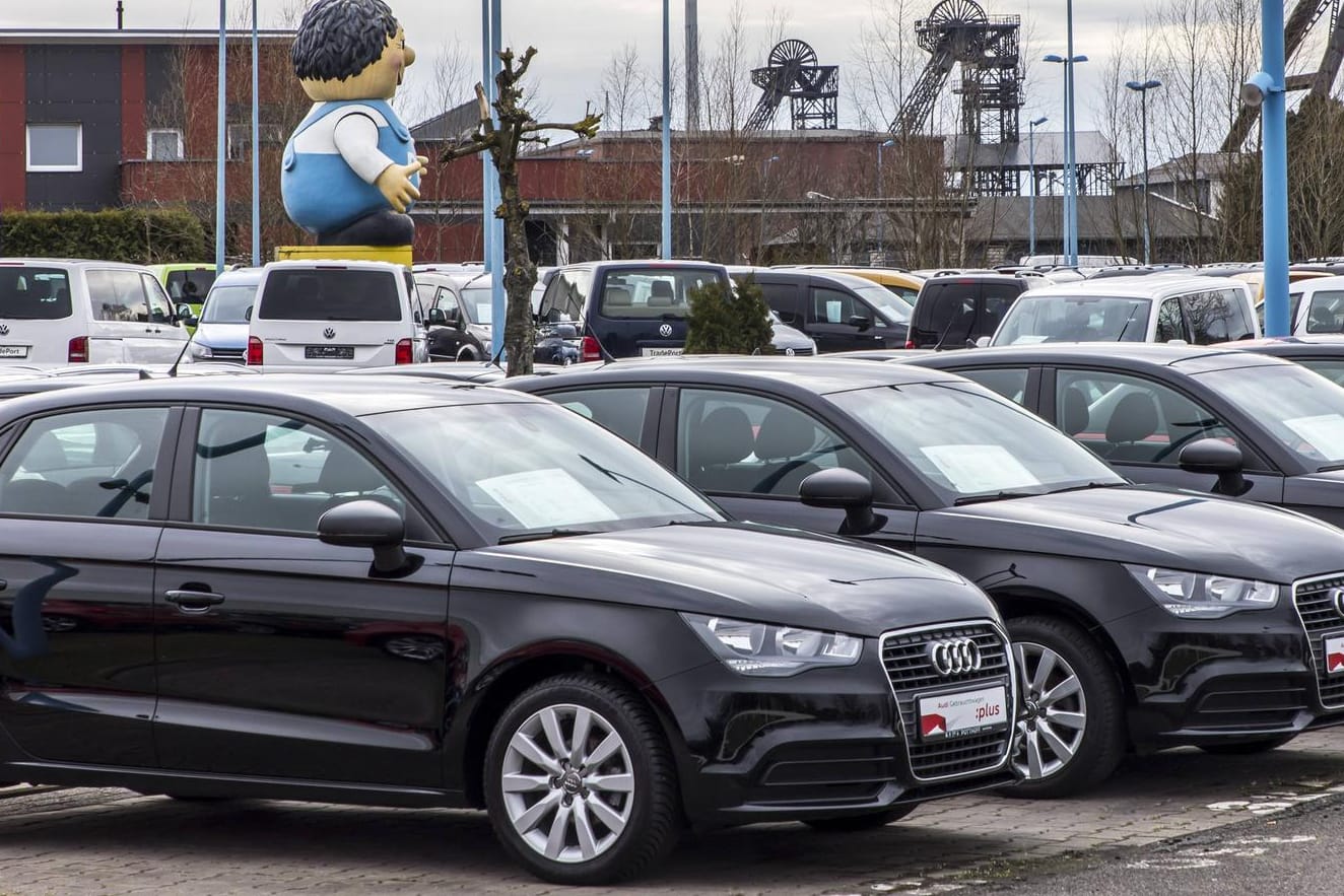 Der Parkplatz eines Autohändler (Symbolfoto): Hier wollte der Dieb ein Auto klauen.