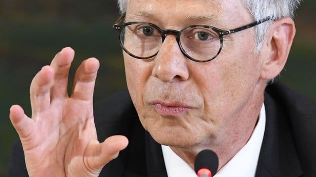 Carsten Sieling, Bürgermeister von Bremen, findet die Leistungsbilanz der großen Koalition in Berlin eher mager. Carsten Sieling, Bürgermeister von Bremen, findet die Leistungsbilanz der großen Koalition in Berlin eher mager.