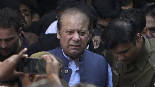 Der ehemalige pakistanische Premierminister Nawaz Sharif wurde wegen Korruption verurteilt. Der ehemalige pakistanische Premierminister Nawaz Sharif wurde wegen Korruption verurteilt.
