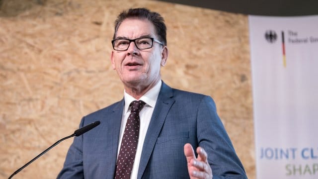 Entwicklungsminister Gerd Müller fordert mehr für die Entwicklung der afrikanischen Staaten zu tun. Entwicklungsminister Gerd Müller fordert mehr für die Entwicklung der afrikanischen Staaten zu tun.