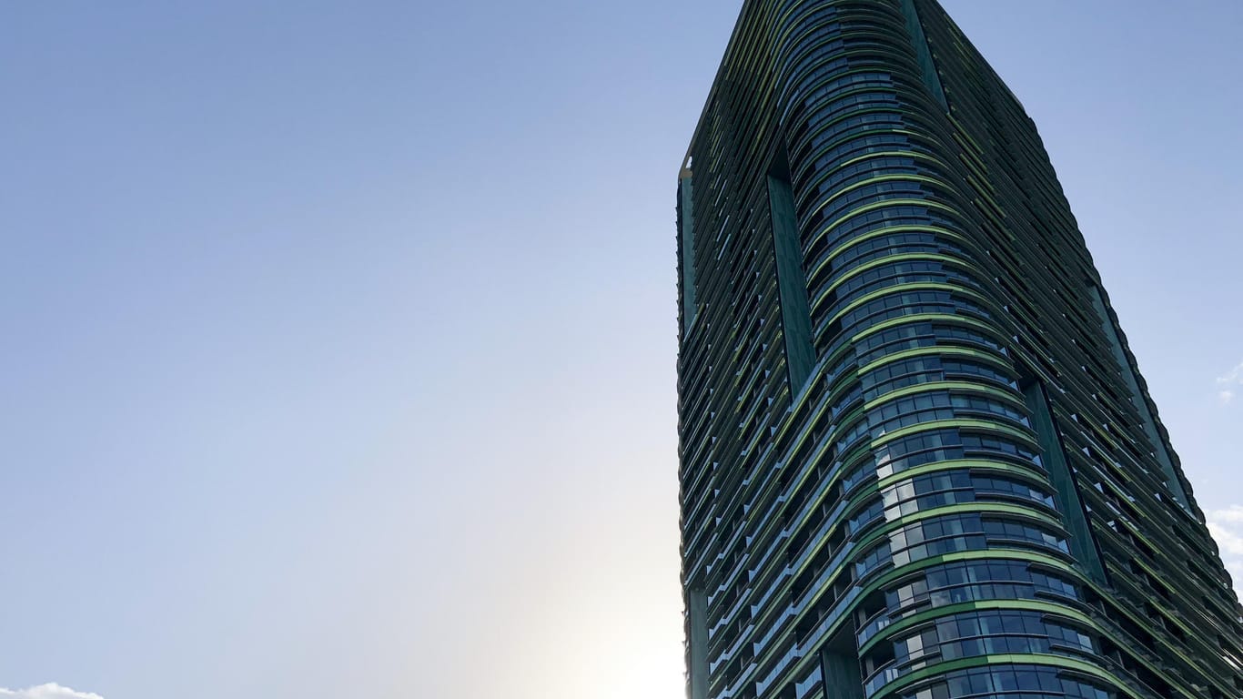 Opal Tower in Sydney: Polizei und Feuerwehr inspizierten das 30 Stockwerke hohe Gebäude im Stadtteil Sydney Olympic Park.