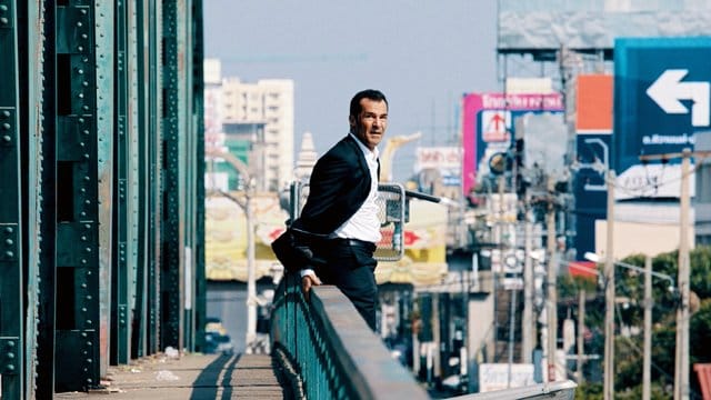 Zakin (Erol Sander) gerät in Bangkok zwischen die Fronten eines Bandenkriegs.