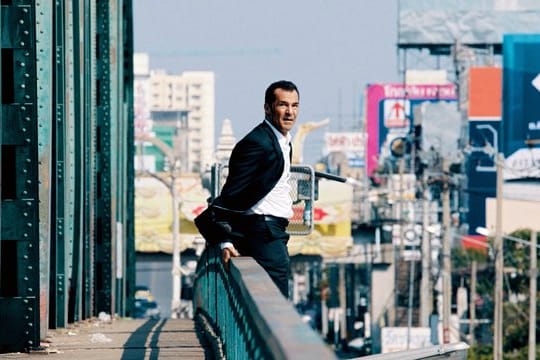 Zakin (Erol Sander) gerät in Bangkok zwischen die Fronten eines Bandenkriegs.