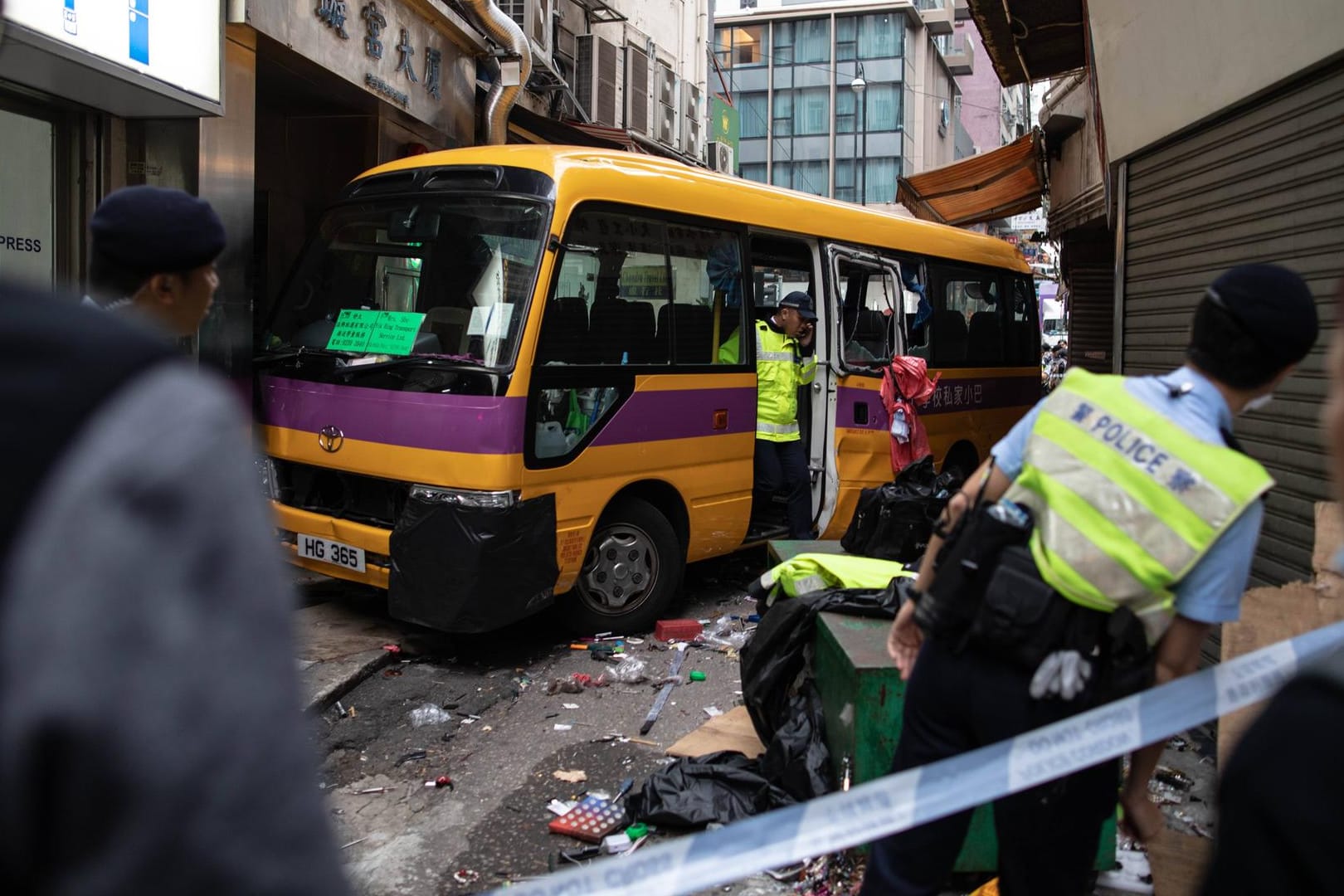 Ein verunglückter Bus in Hongkong (Symbolbild): Bei einer Busentführung in China starben fünf Menschen.