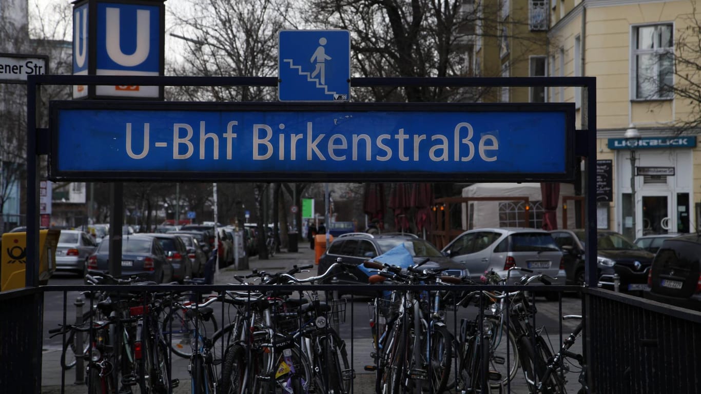 U-Bahnhof Birkenstraße in Berlin: Hier hatte ein Mann einen anderen mit einem Messer attackiert.