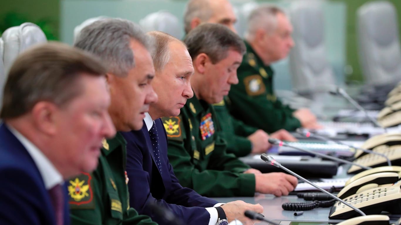 Blick in den Kontrollraum: Russlands Präsident Wladimir Putin hat den Raketentest selbst überwacht.