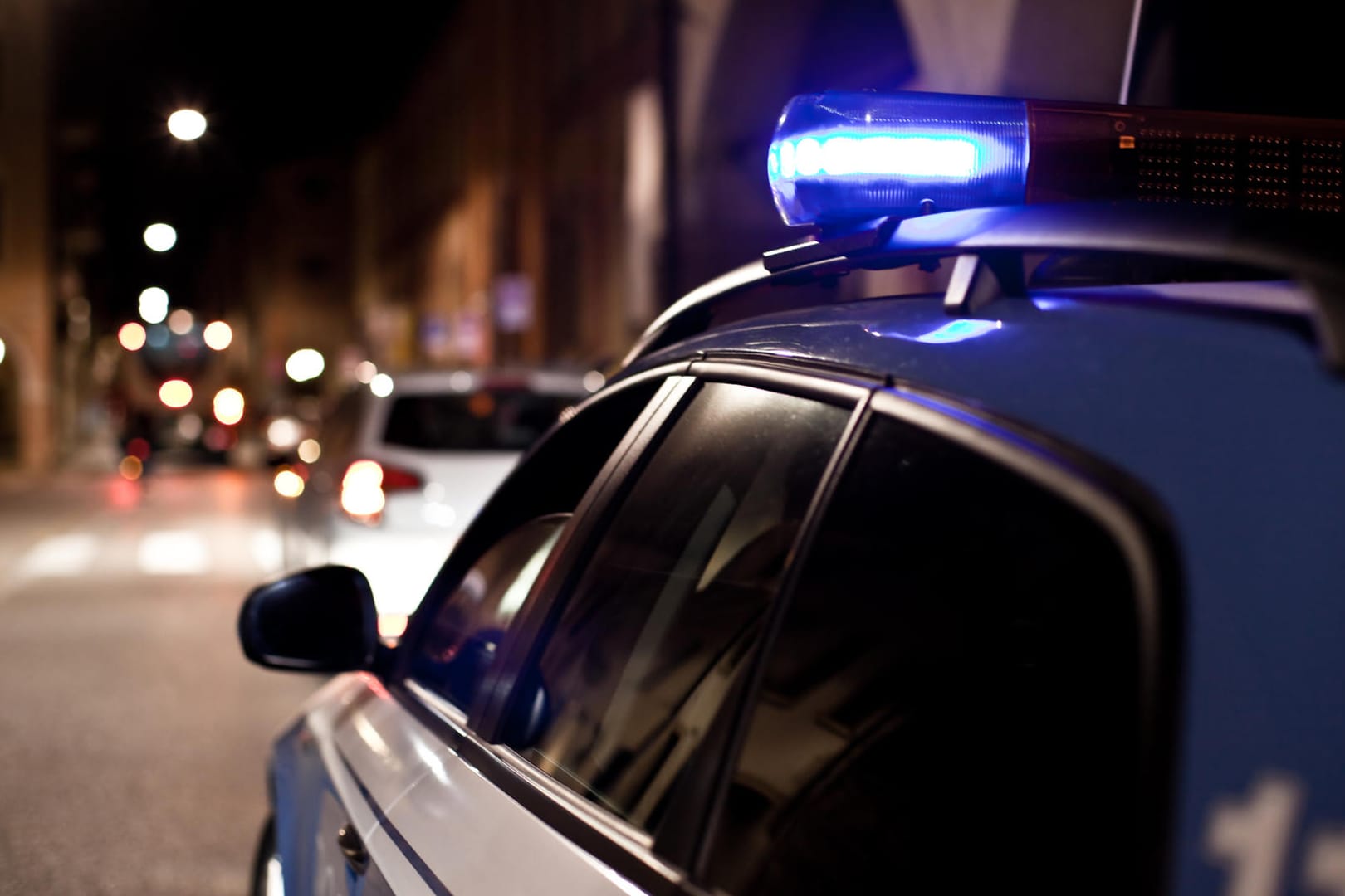 Italienisches Polizeifahrzeug mit Blaulicht: In Pesaro ist der Bruder eines Mafia-Kronzeugen erschossen worden.