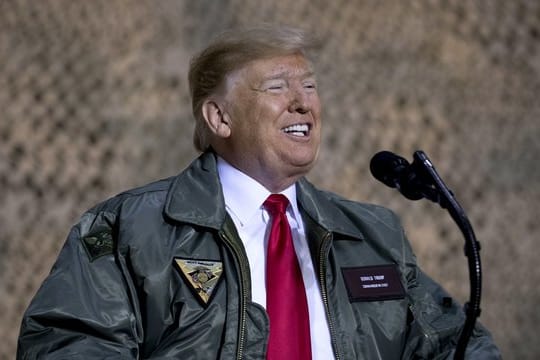 Donald Trump spricht zu Soldaten auf der Al Asad Air Base zu Soldaten.