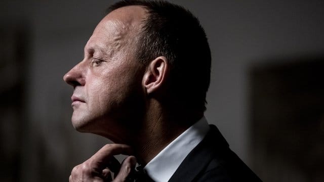 Friedrich Merz war bei der Wahl um die Nachfolge Angela Merkels an der CDU-Spitze unterlegen. Friedrich Merz war bei der Wahl um die Nachfolge Angela Merkels an der CDU-Spitze unterlegen.