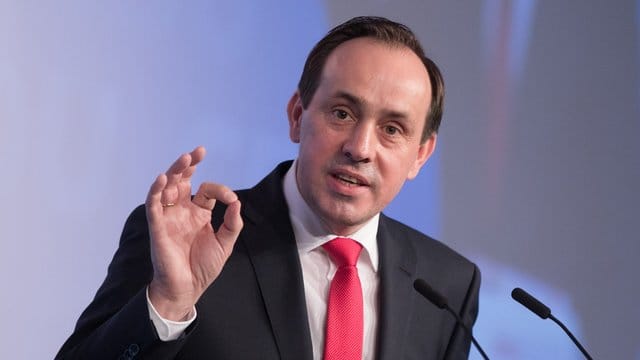 Brandenburgs CDU-Landeschef Senftleben will "mit jeder ins Parlament gewählten Partei Gespräche führen". Brandenburgs CDU-Landeschef Senftleben will "mit jeder ins Parlament gewählten Partei Gespräche führen".