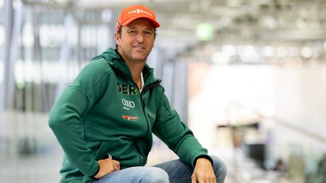 Skisprung-Bundestrainer Werner Schuster zählt aktuell Japaner und Polen zu den Favoriten der Tournee. Skisprung-Bundestrainer Werner Schuster zählt aktuell Japaner und Polen zu den Favoriten der Tournee.