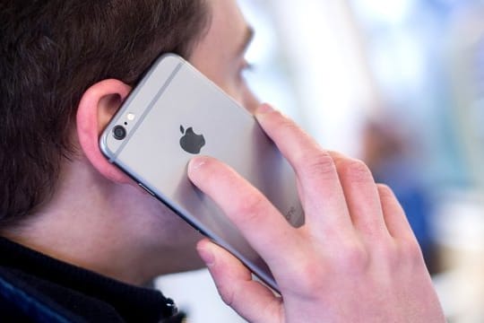 Während derzeit nur bestimmte Messenger-Apps mit sogenannter Ende-zu-Ende-Verschlüsselung abhörsicher sind, soll das bei Gesprächen im 5G-Netz generell der Fall sein.