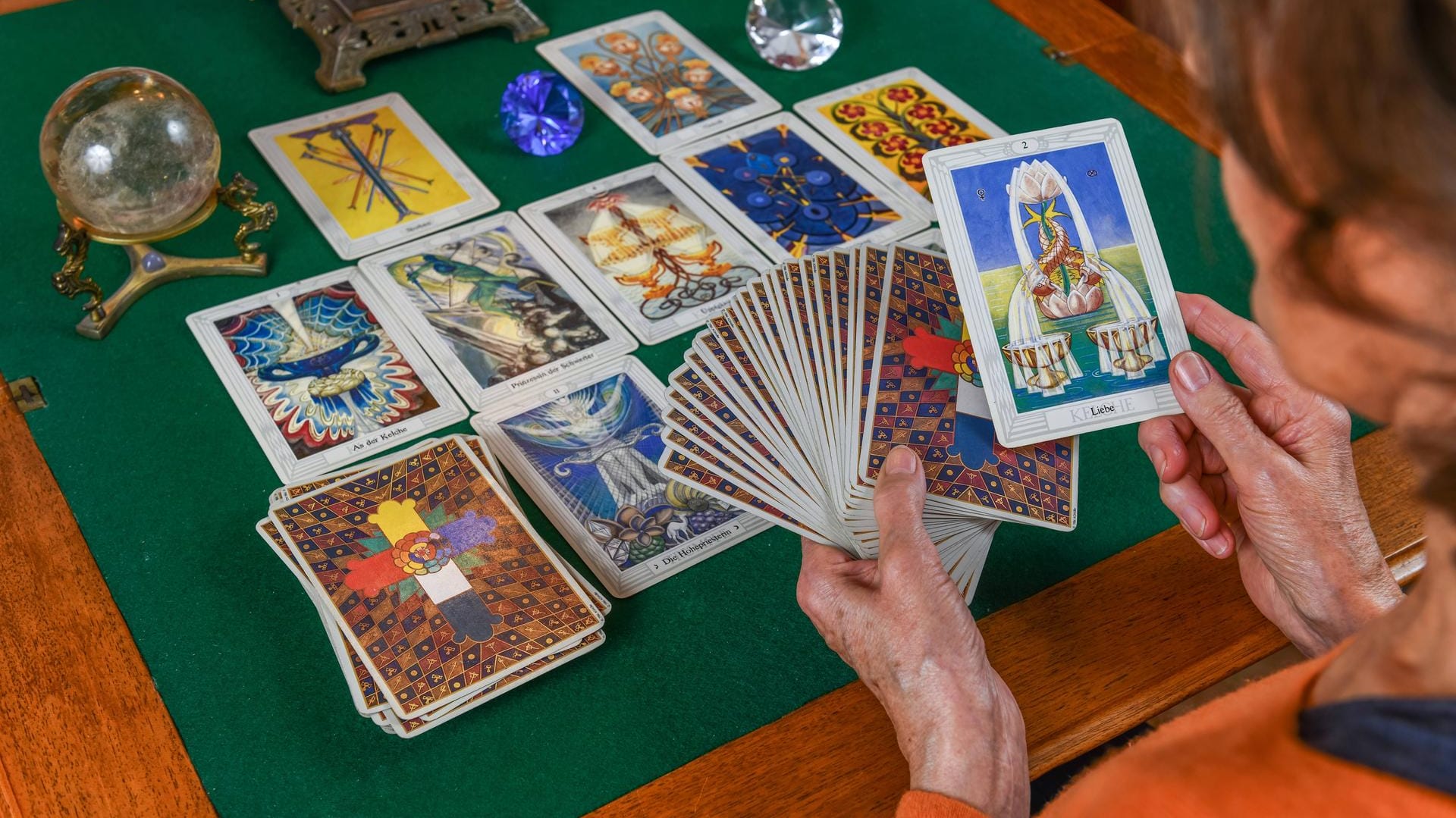 Tarotkarten: Viele Wahrsager haben für das Jahr 2018 Ereignisse prophezeit – nur weniges traf ein.