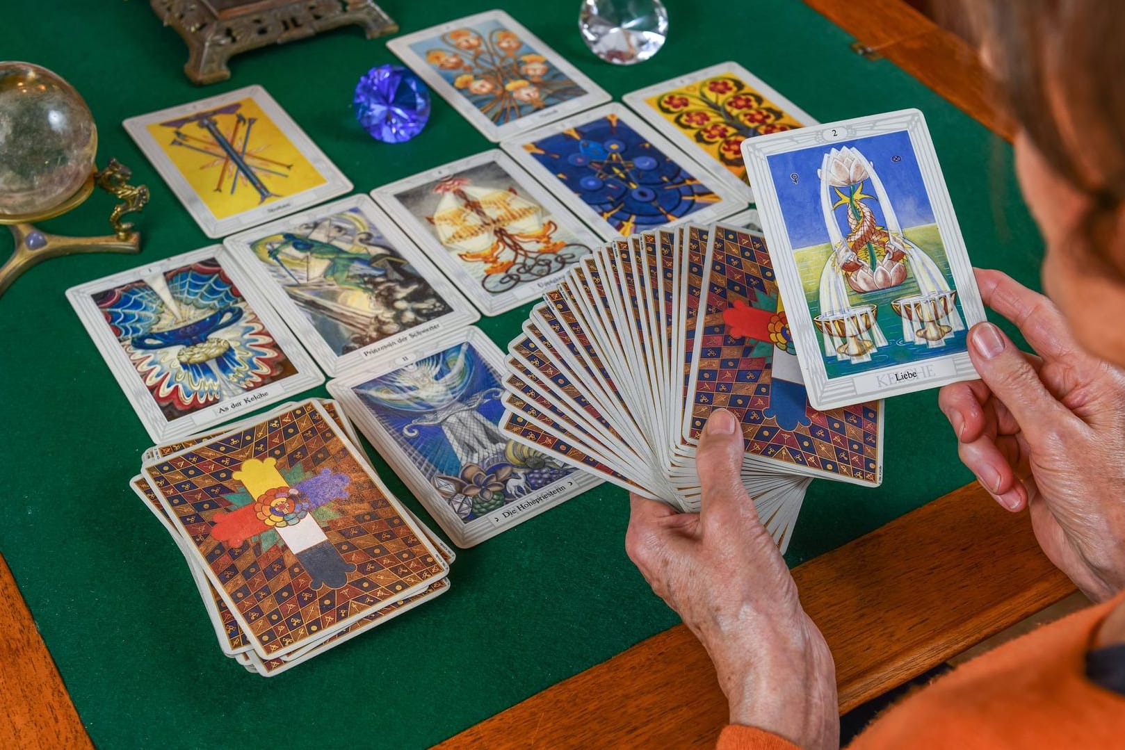 Tarotkarten: Viele Wahrsager haben für das Jahr 2018 Ereignisse prophezeit – nur weniges traf ein.