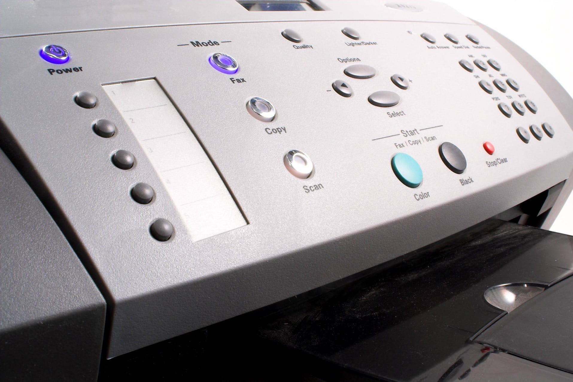 Faxgerät: Technische Mängel des internationalen Fax-Standards T.30 lassen sich ausnutzen, um die Kontrolle über einen Fax-Drucker sowie im gleichen Netz angeschlossene Computer zu erlangen.