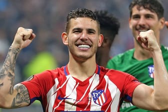 Lucas Hernandez jubelt über den Gewinn der Europa League 2018: In einem Interview spricht der Atlético-Star über seine Zukunft.