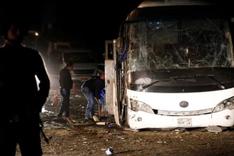 Der Anschlagsort in Gizeh: Bei der Explosion an einem Touristenbus kamen zwei Menschen ums Leben.
