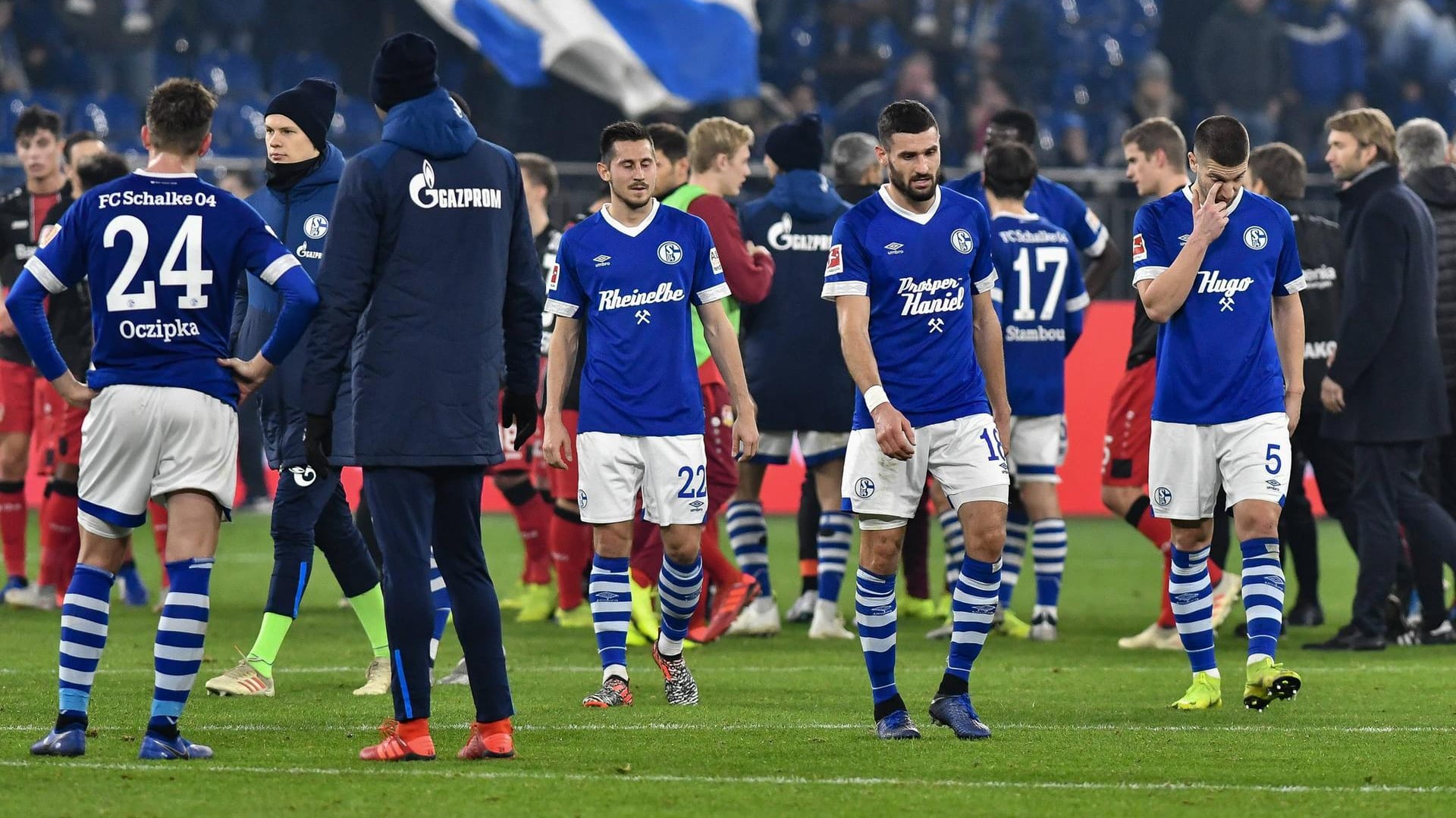 Geknickte Schalker: Die Königsblauen verkauften sich in der Bundesliga-Hinrunde oft unter Wert.