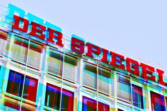 "Spiegel"-Logo am Verlagshaus in Hamburg: Mitglieder der Führungsmannschaft lassen ihre Verträge ruhen.