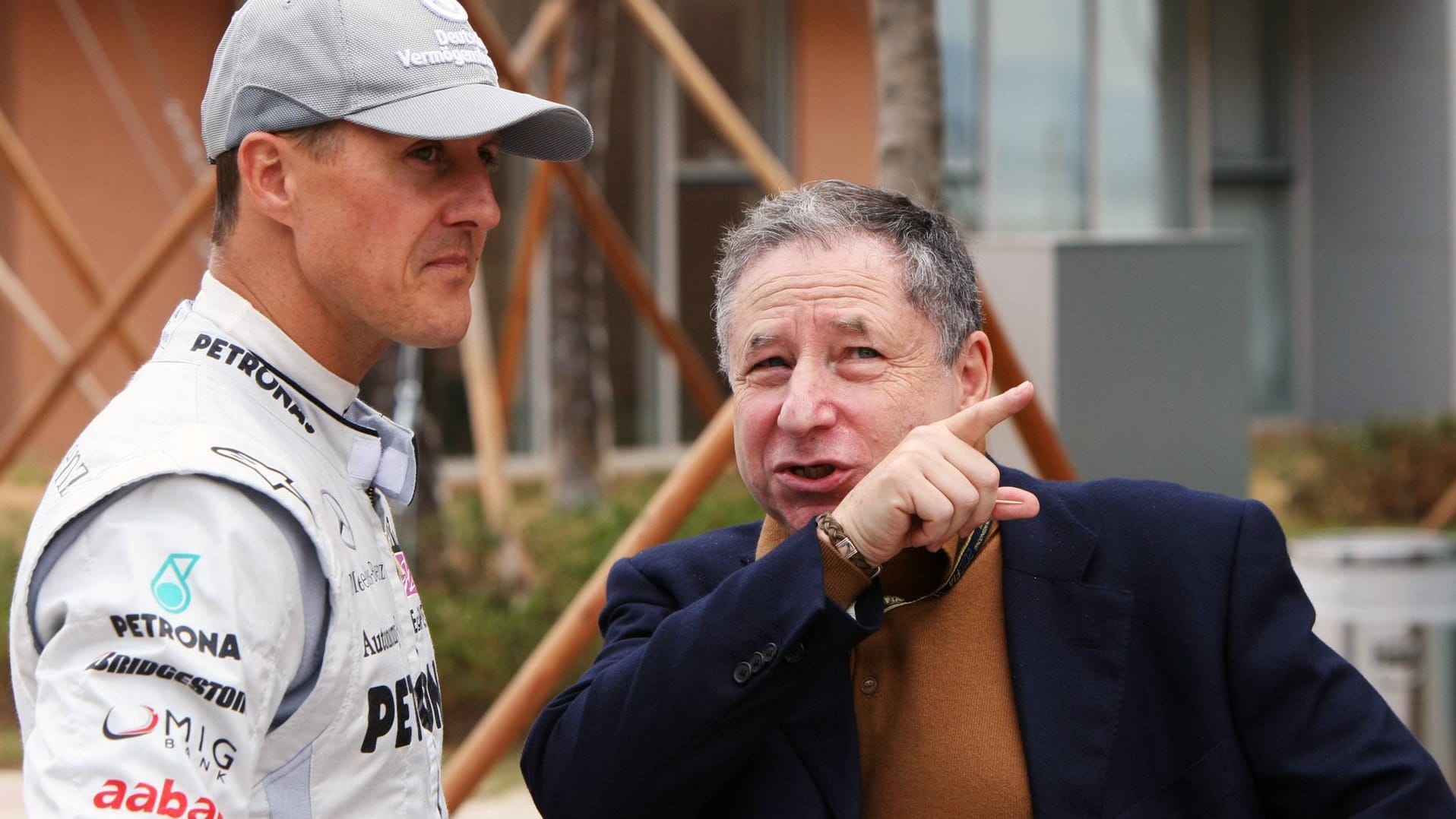 Jean Todt (r.) und Michael Schumacher gewannen in den frühen 2000er Jahren einige gemeinsame Titel.