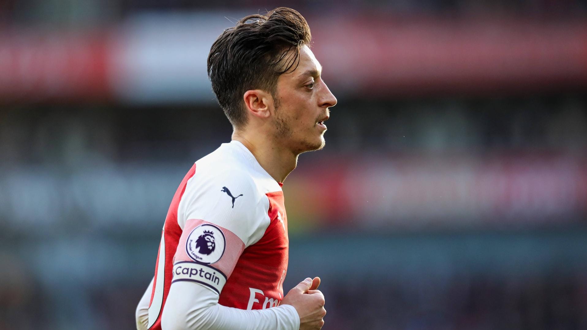 Kann seinem Team gegen die "Reds" nicht helfen: Mesut Özil. Kann seinem Team gegen die "Reds" nicht helfen: Mesut Özil.