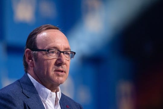 US-Schauspieler Kevin Spacey will der gerichtlichen Anhörung zu Vorwürfen eines sexuellen Übergriffs fern bleiben.