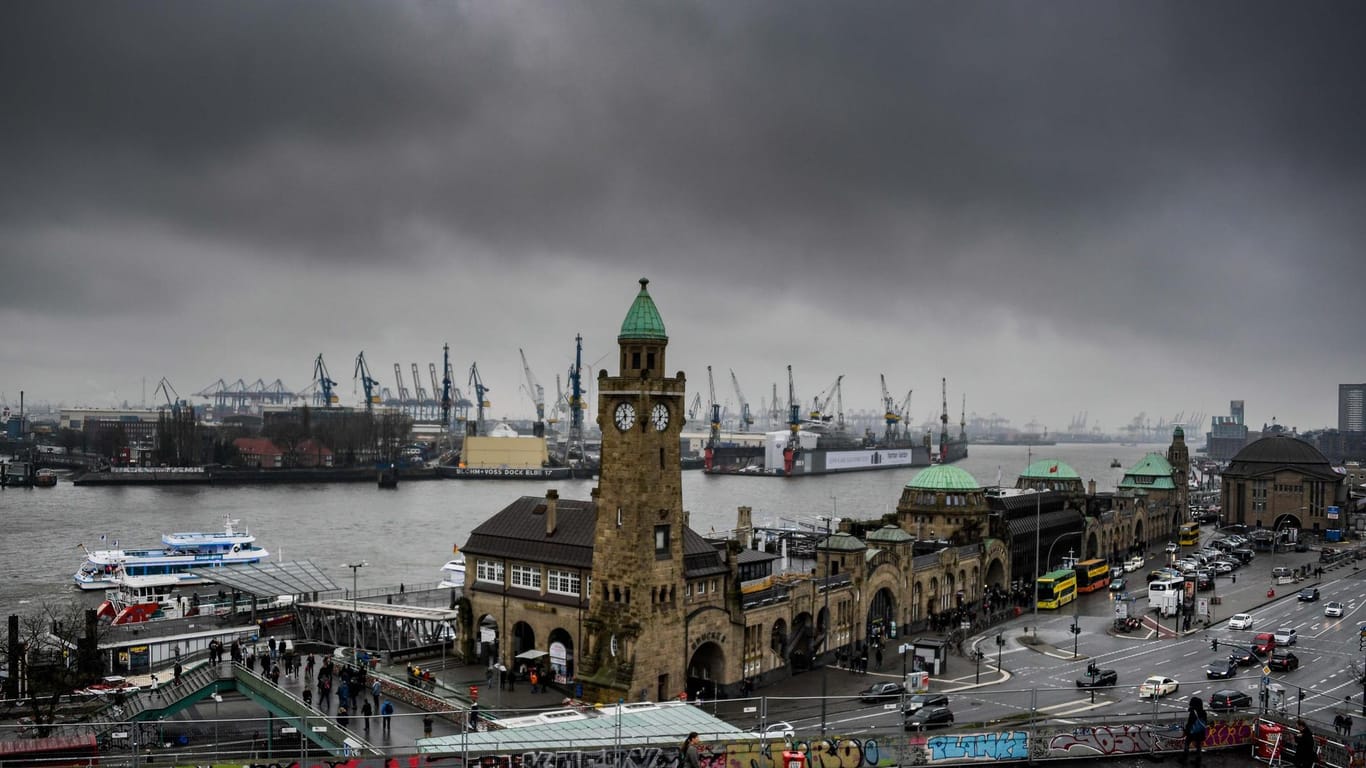 Dichte Regenwolken über Hamburg: Das Jahr verabschiedet sich trüb.