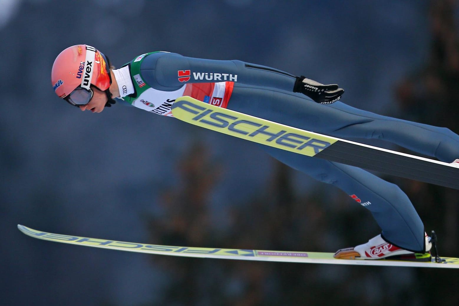 Karl Geiger: Bei schwierigen Bedingungen landet der Mitfavorit in Oberstdorf nur auf Rang 23.