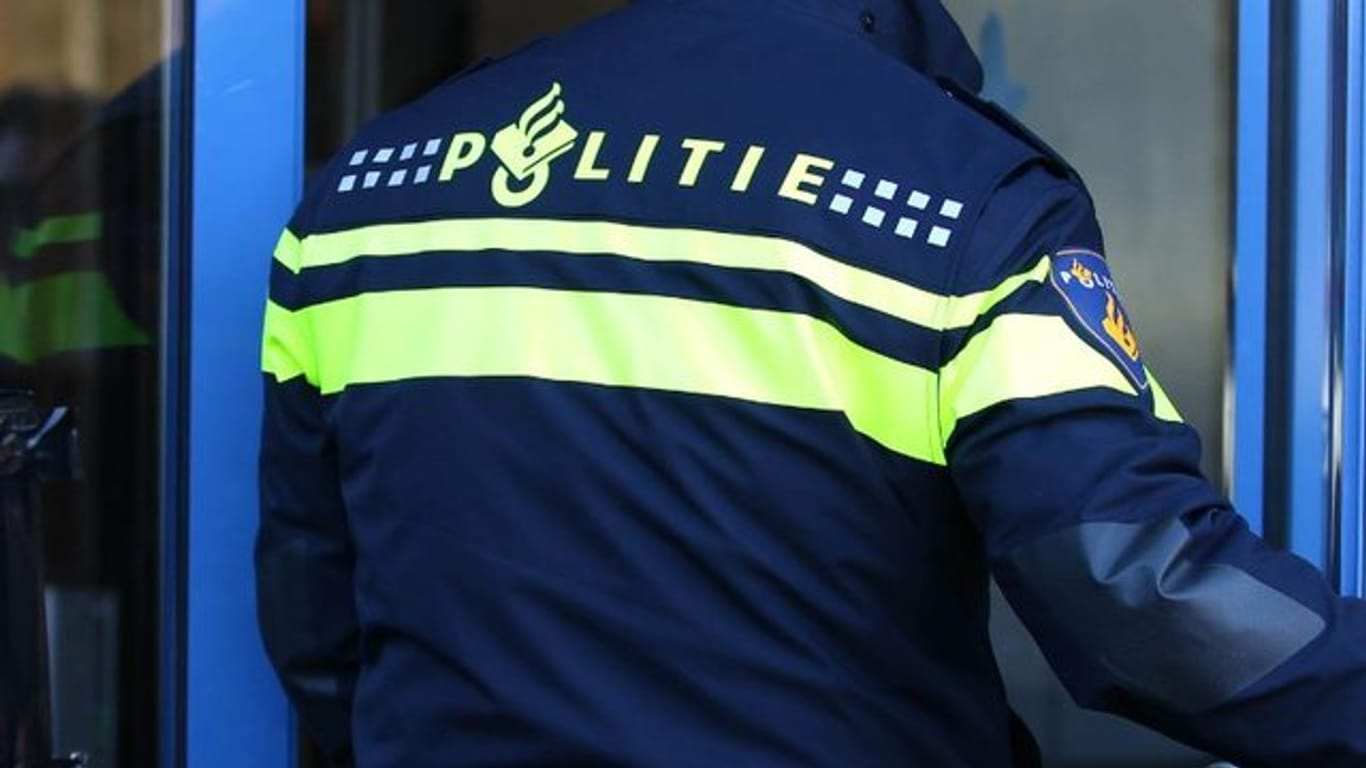 Die niederländische Polizei hat in der Hafenstadt Rotterdam vier Terrorverdächtige festgenommen.